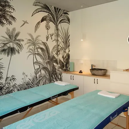 Ereza Mar - Adults Only